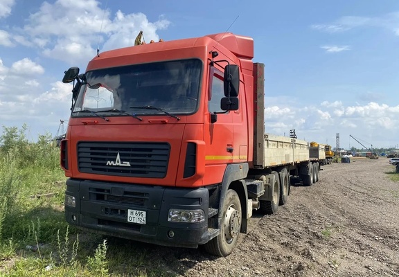 Тягач МАЗ 6430С9 520 020 с полуприцепом: надёжные перевозки под ключ