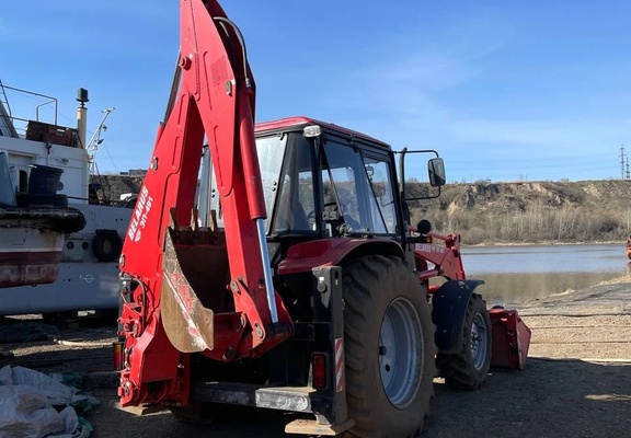 Трактор (услуги экскаватора-погрузчика)