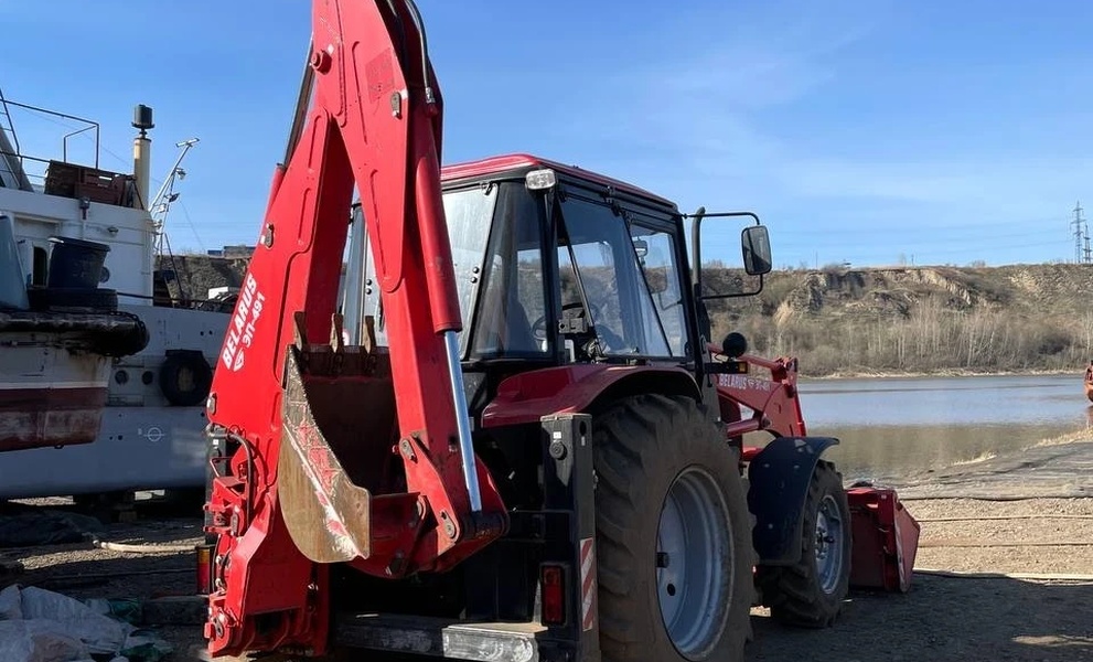 Трактор (услуги экскаватора-погрузчика)